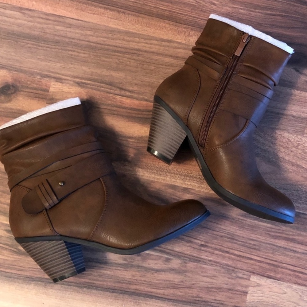 BNWT CL by Laundry ankle boots